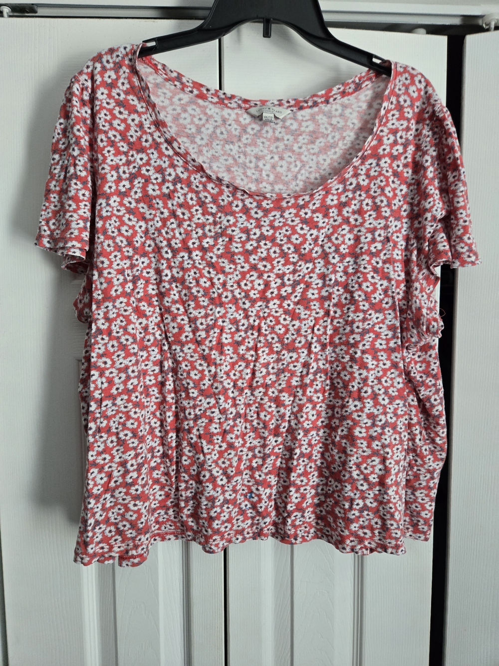 Lucky Brand Reddish Coral Daisy Scoop Neck Tee